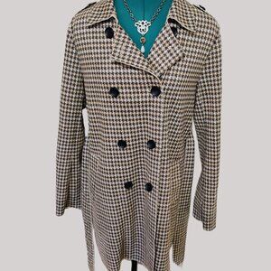 Solitaire Light-weight Woman's coat  Houndstooth print with belt Size Medium